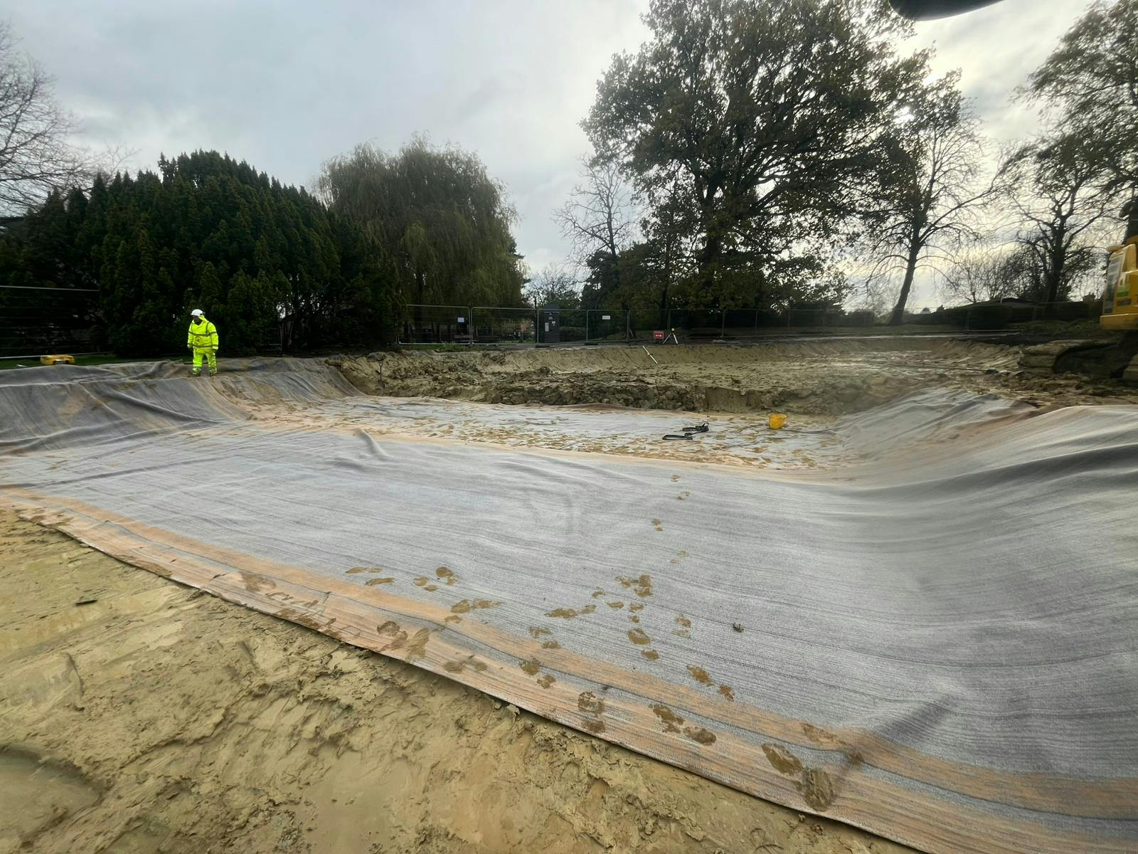 bentonite liner fitting (1).jpg