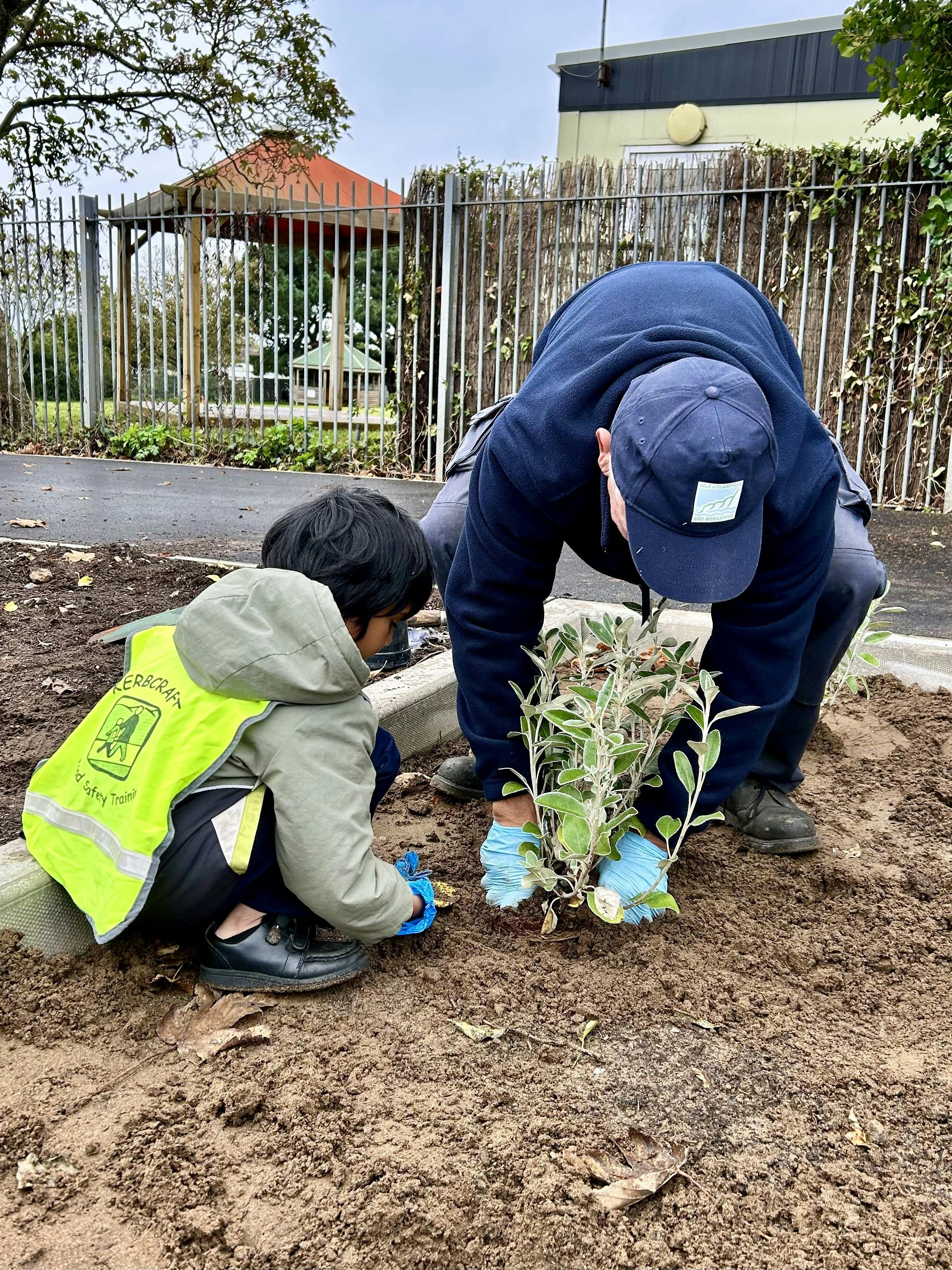 b1321dd8eae731af246d130f7e3bc39f_SullyPlanting.jpg