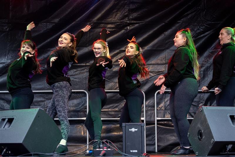 Dancers JMP_LEC_261123OKKXMASLIGHTS_070.JPG