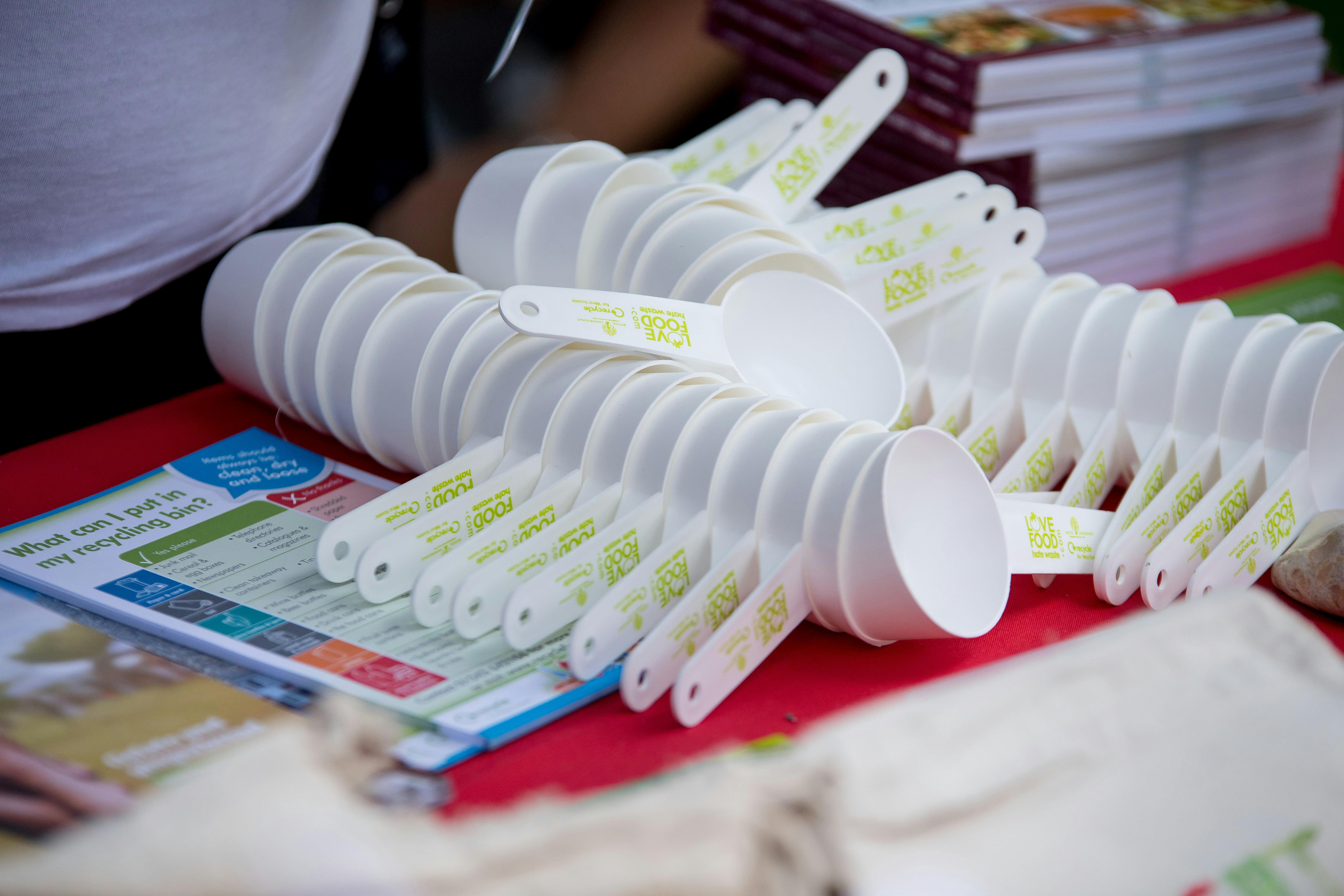 Waste prevention giveaways (e.g. scoops, leaflets)