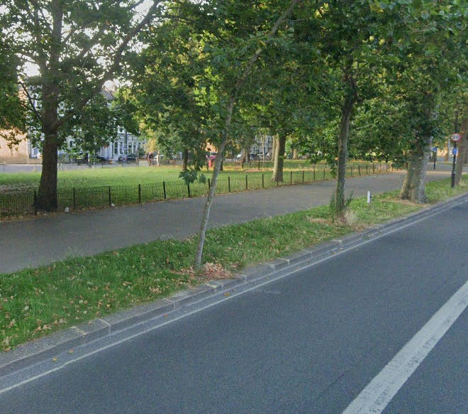 Footway grass verge example at New kings road