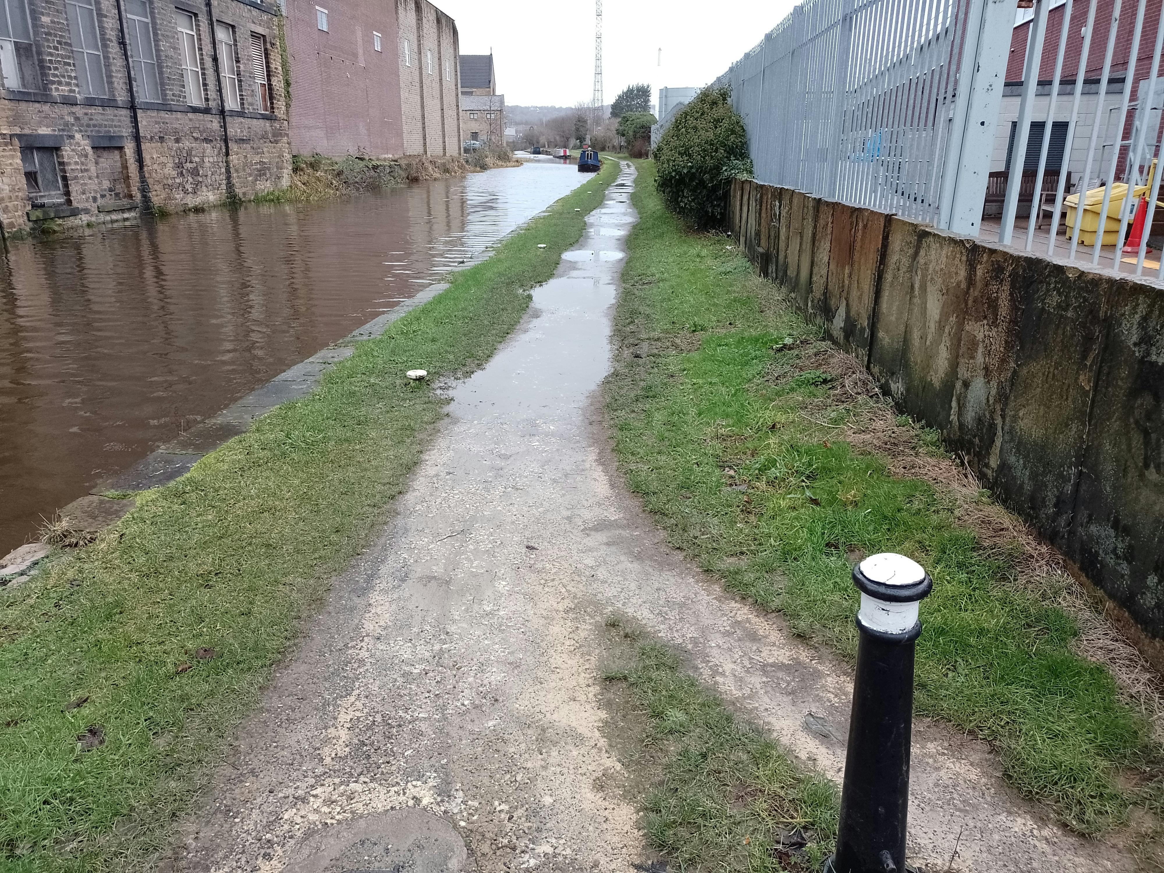 Example of current towpath along Huddersfield Broad Canal.jpg