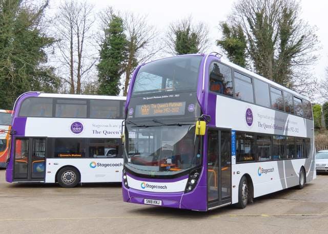 Platinum Jubilee buses.jpg