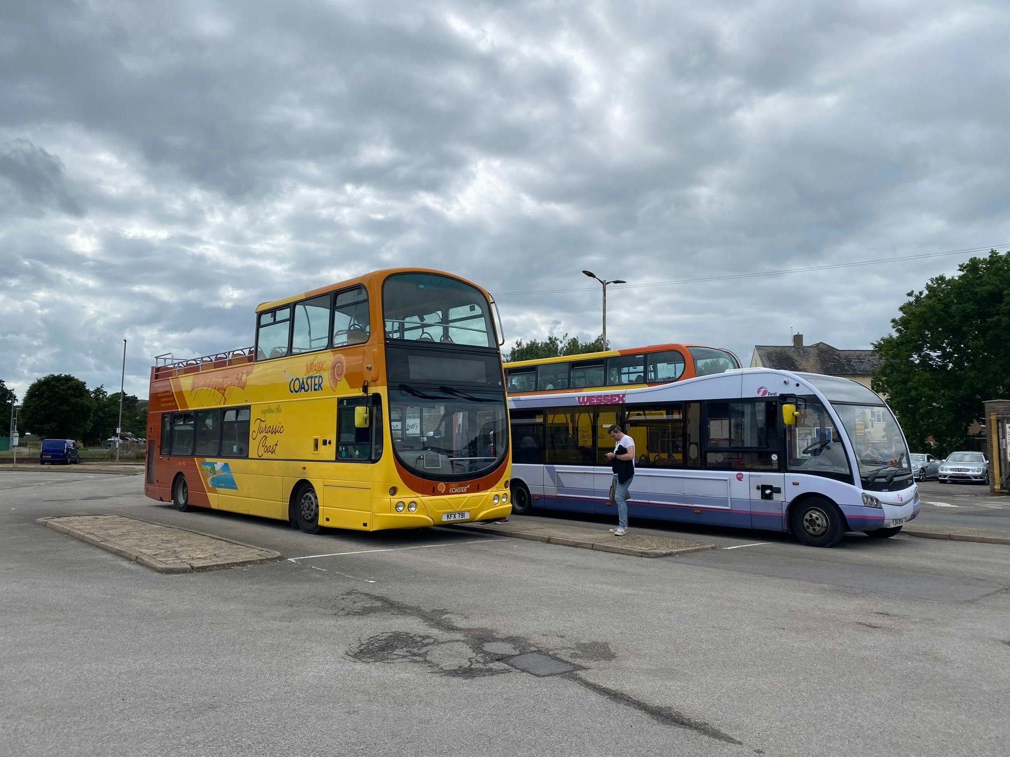 X52 open topped bus Bridport to Weymouth and Monkey World July 2022.jpg