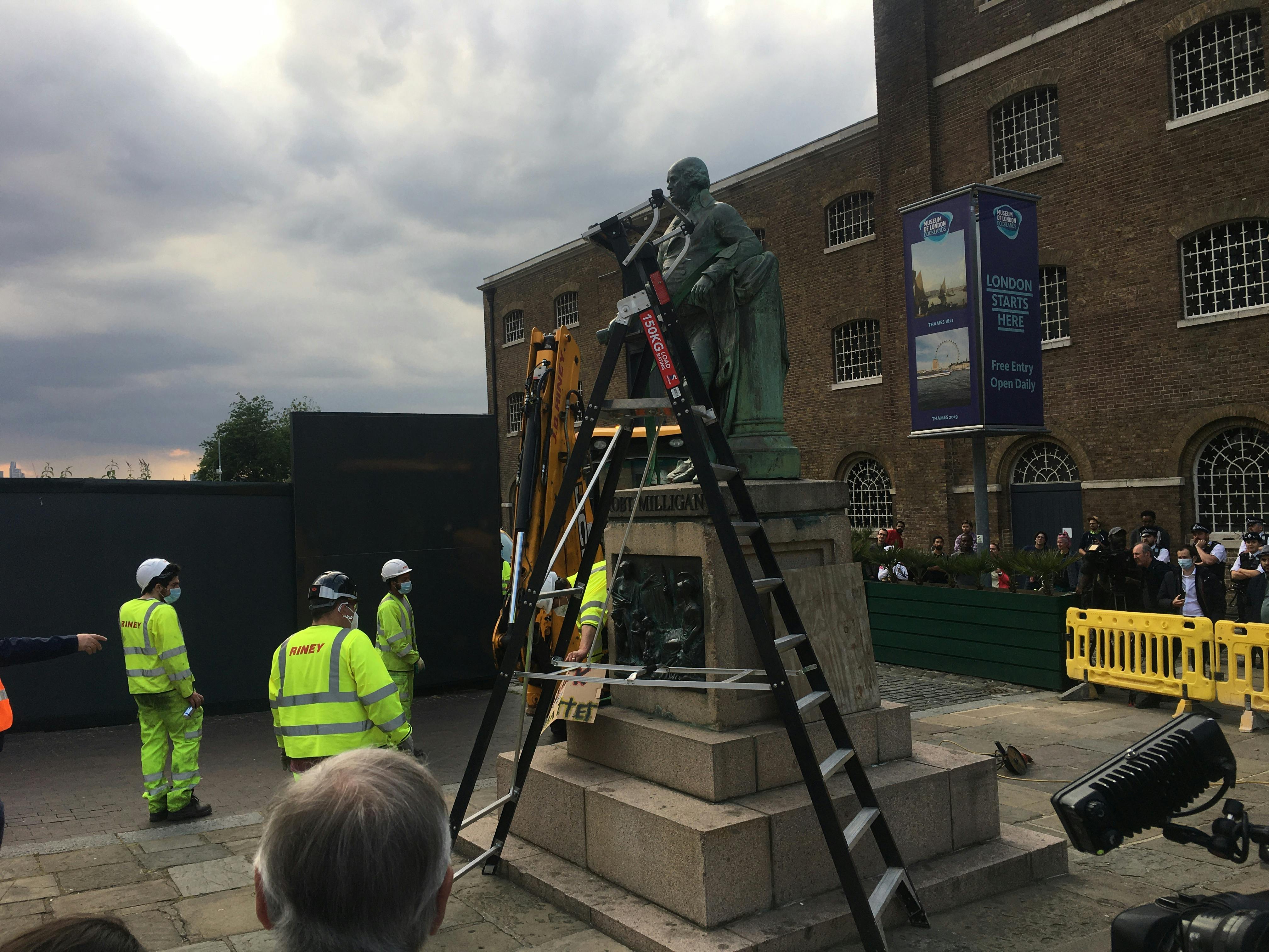 Robert Milligan statue being removed from West India Quay.jpeg