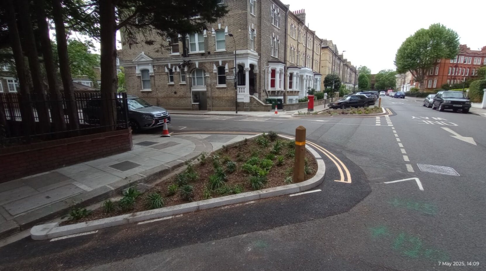 Carriageway rain garden example at Edith road