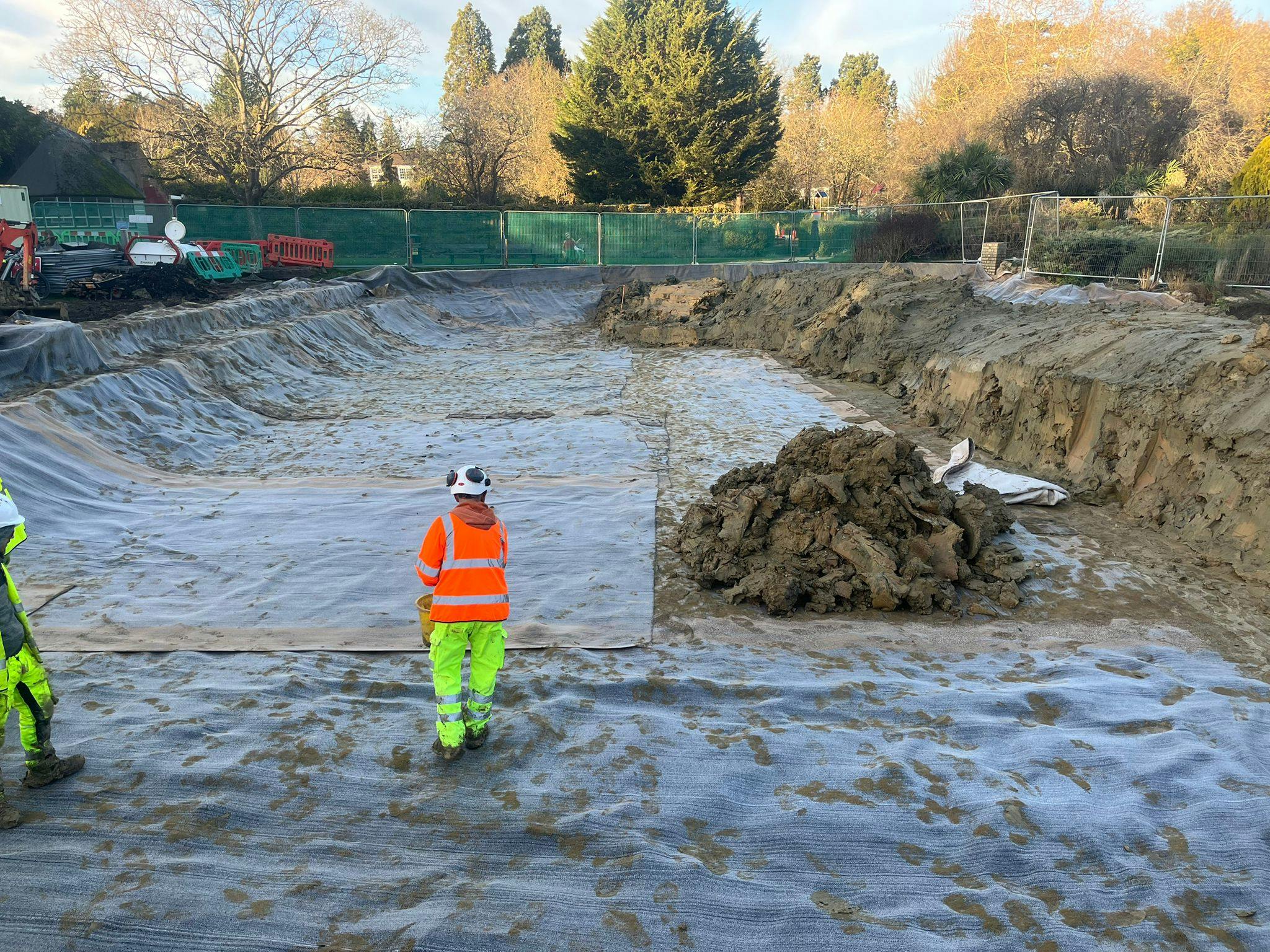 bentonite liner fitting (2).jpg