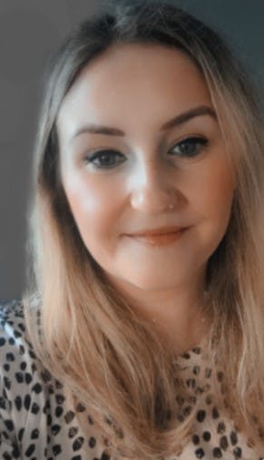 Aelod o'r tîm, Ceri Parsons