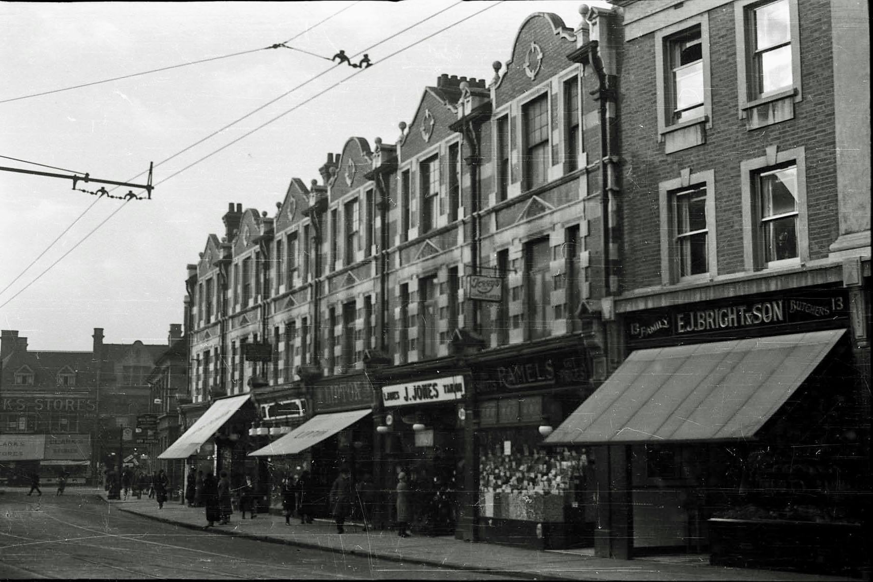 Agfa_020 1-11 East St Bull and North St in background.jpg