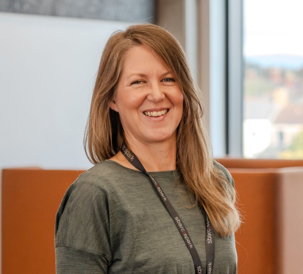 Aelod o'r tîm, Dr Amy Lloyd