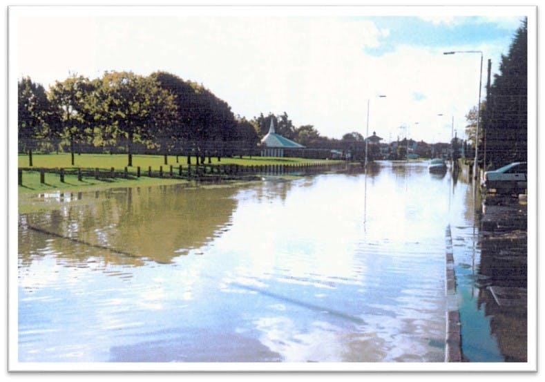 2000 flooding at Chigwell Road, Woodford
