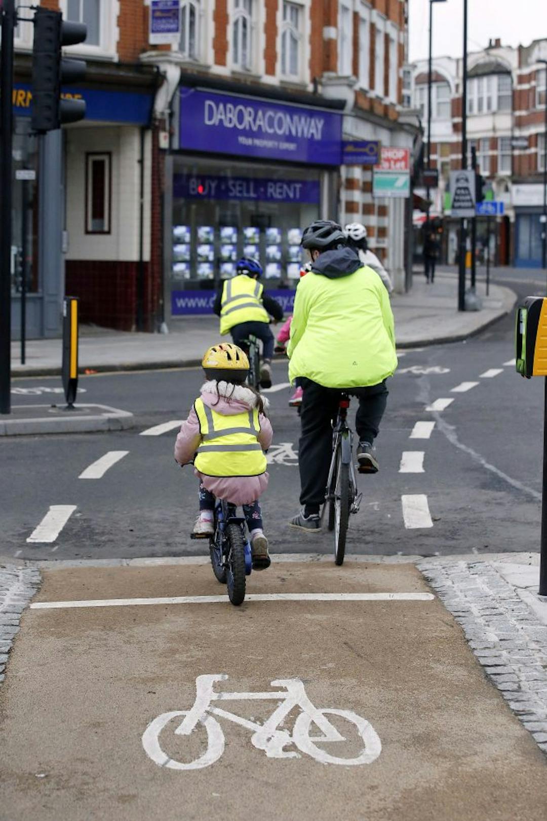 cycle lane in winchmore hill