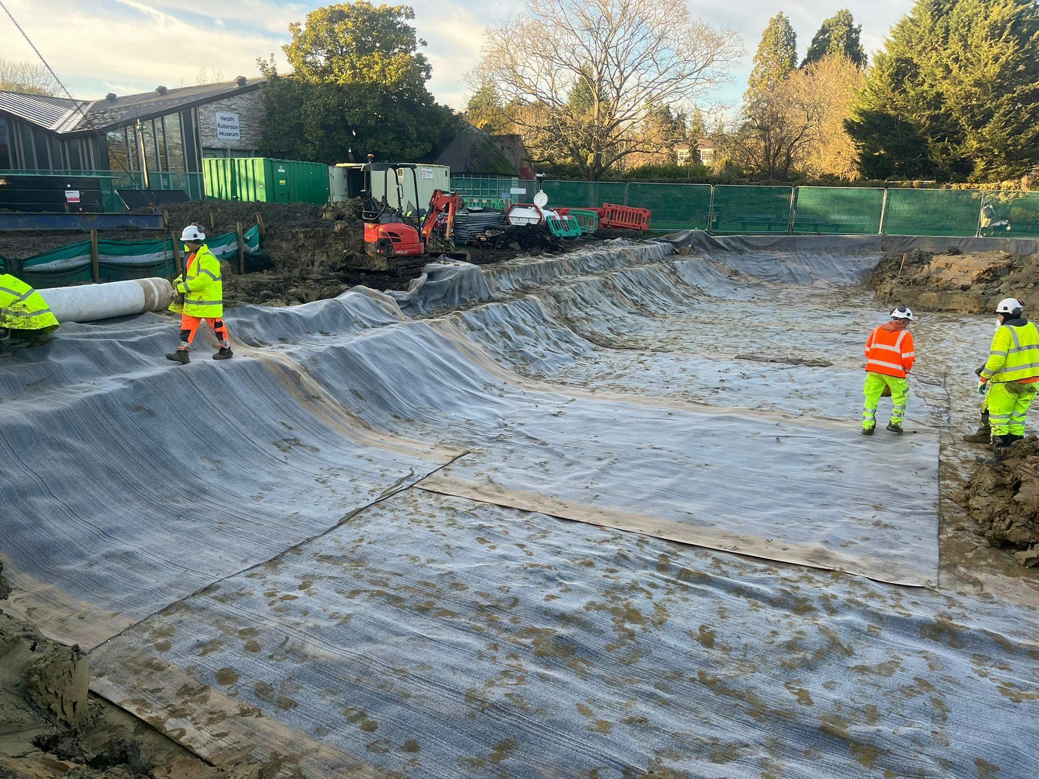 bentonite liner fitting (7).jpg