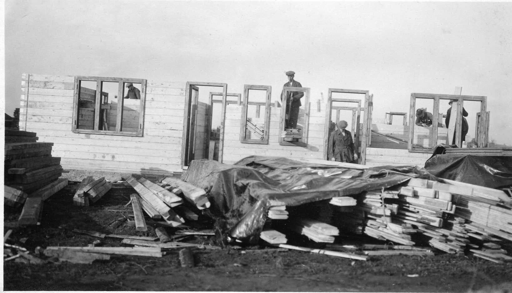 BD353 Frantzen House on the Becontree Estate c 1925034.jpg