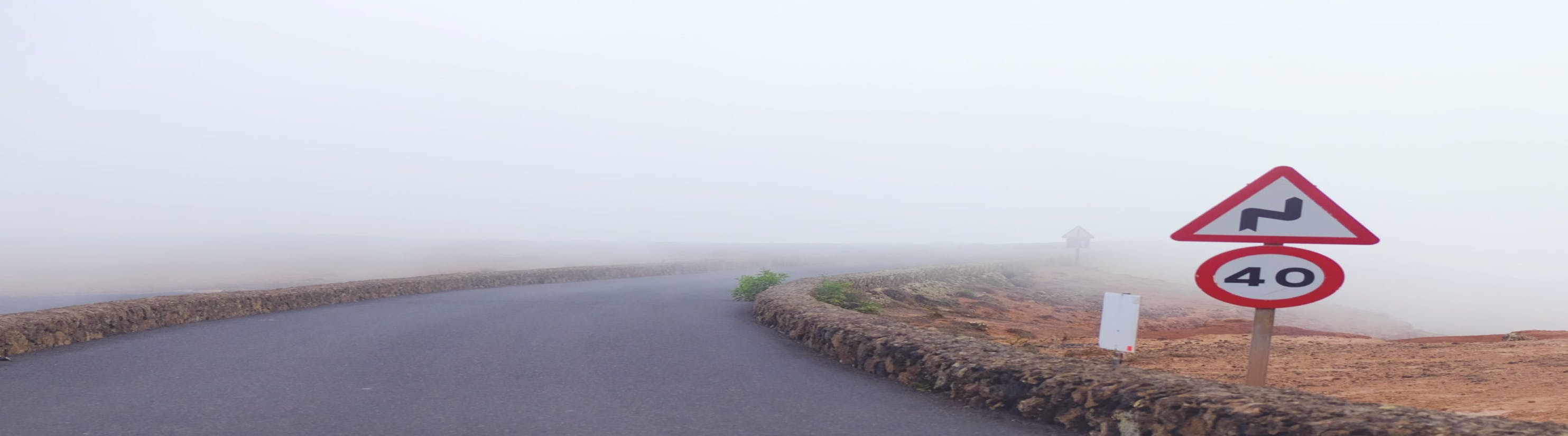 Photo of bend in road and 40mph speed limit sign.