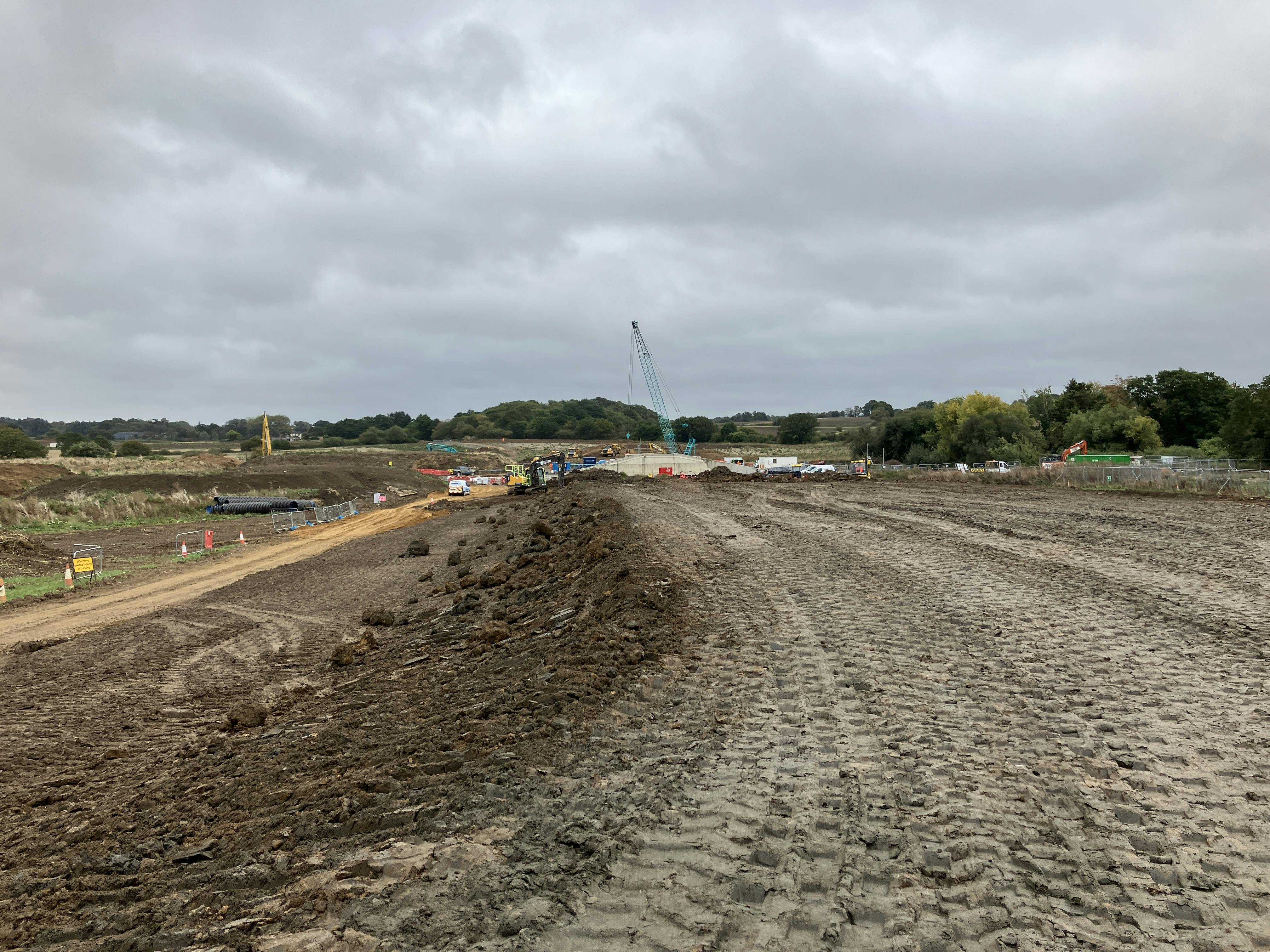 20. Earth embankment progress - western side - 17.09.2025.JPG