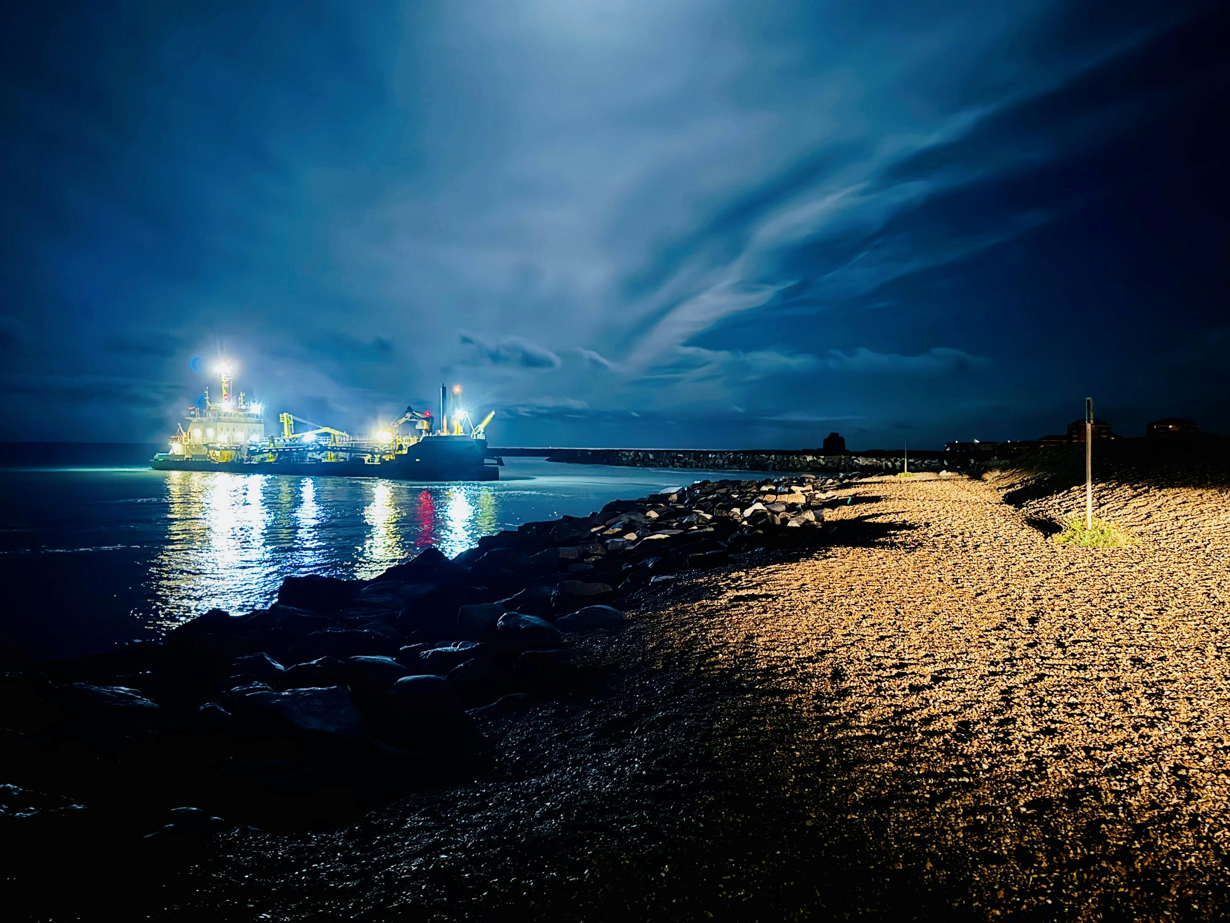 Sospan Dau at night.jpg