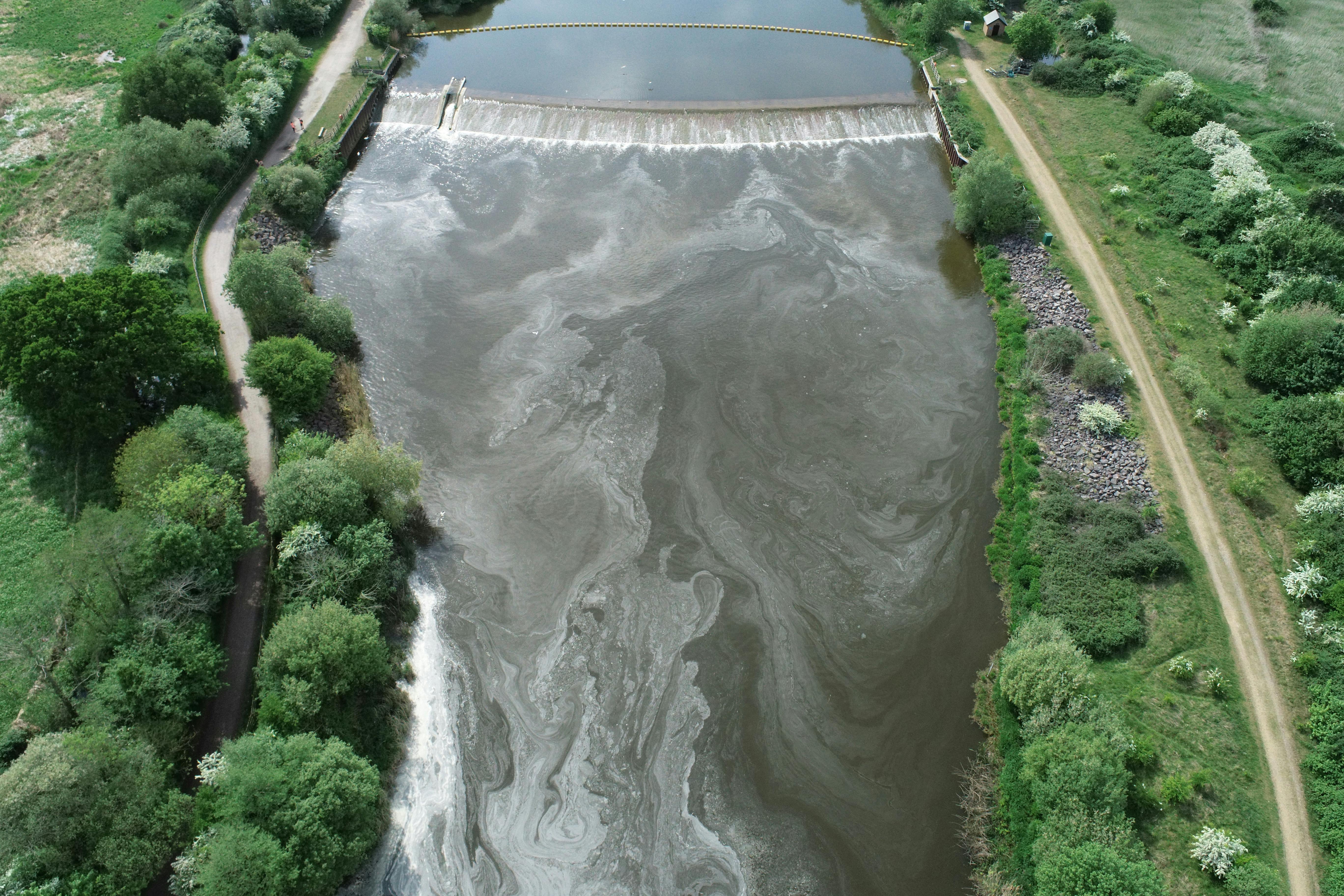 Slough Road Weir - the 4th weir downstream of Manor Farm Weir.jpg