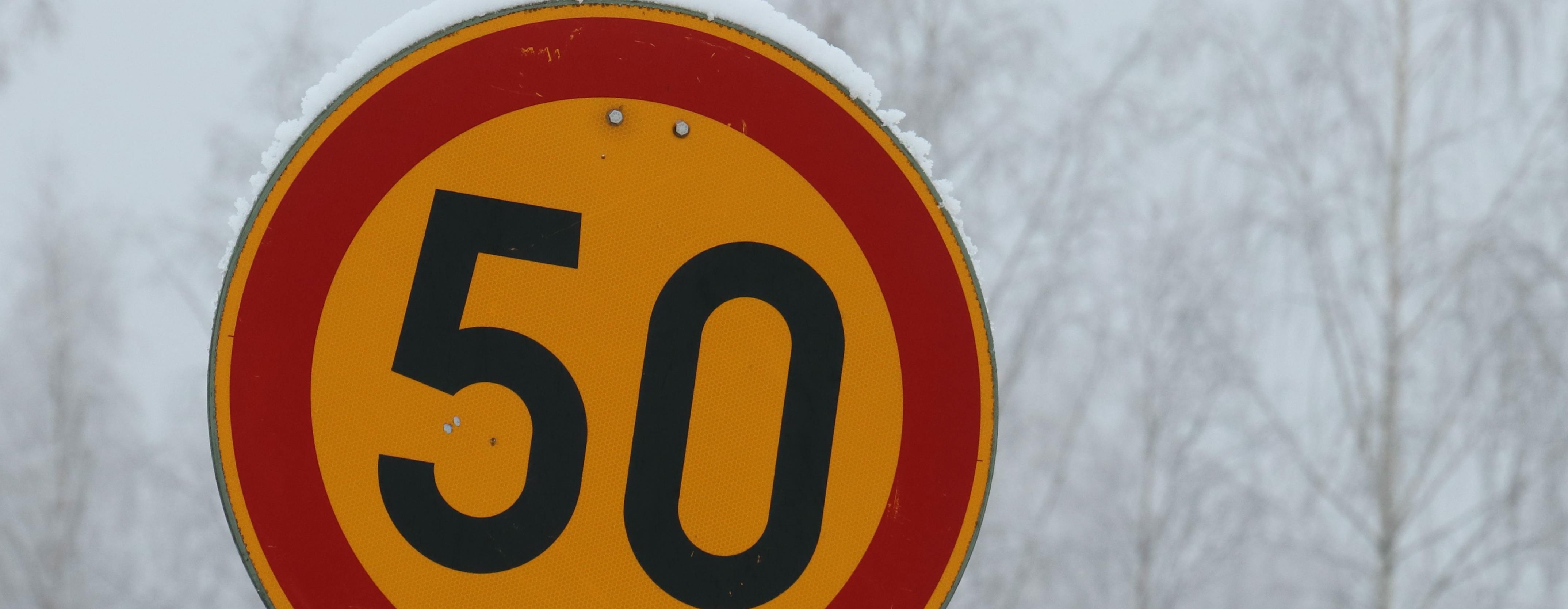 Photo of 40mph & bends in road sign.