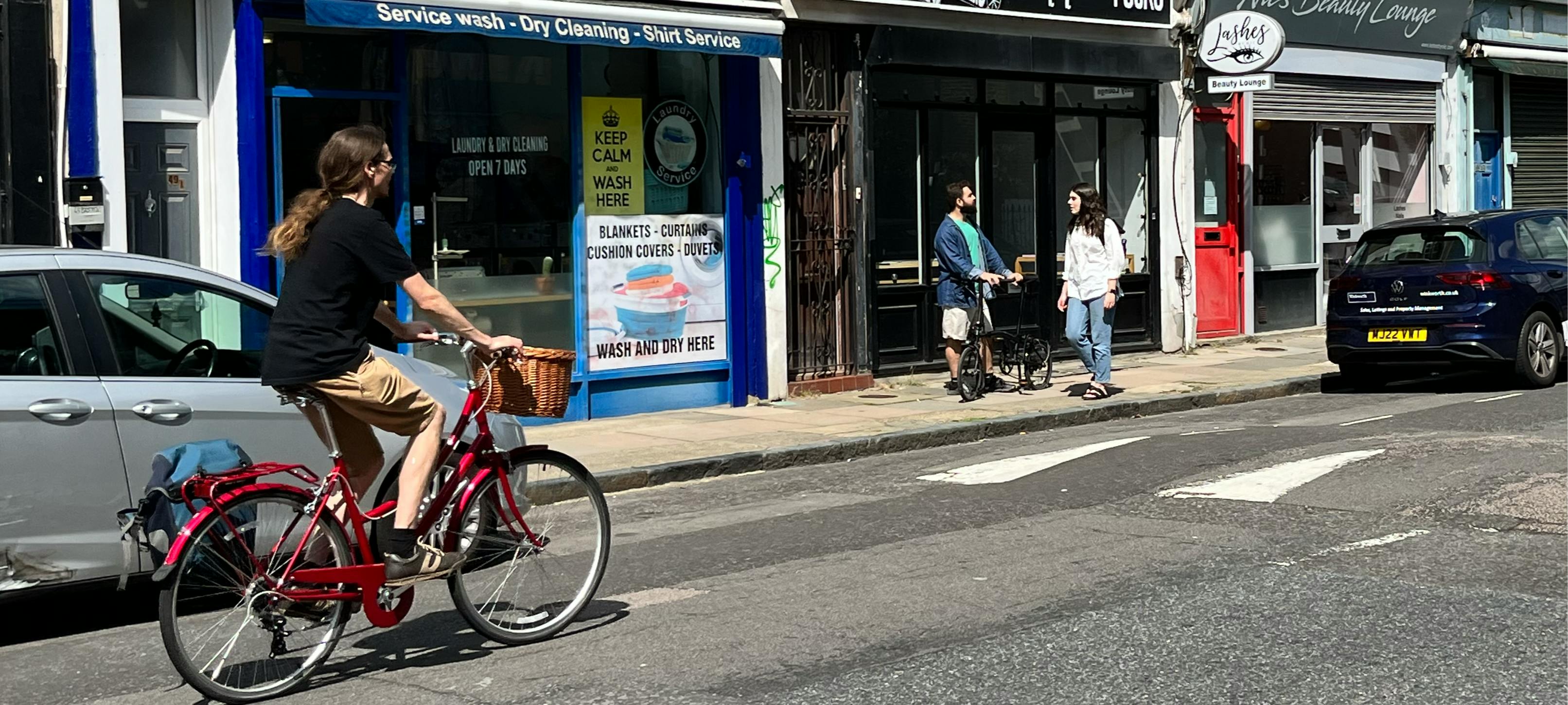 People walking and cycling on King Henry's Walk