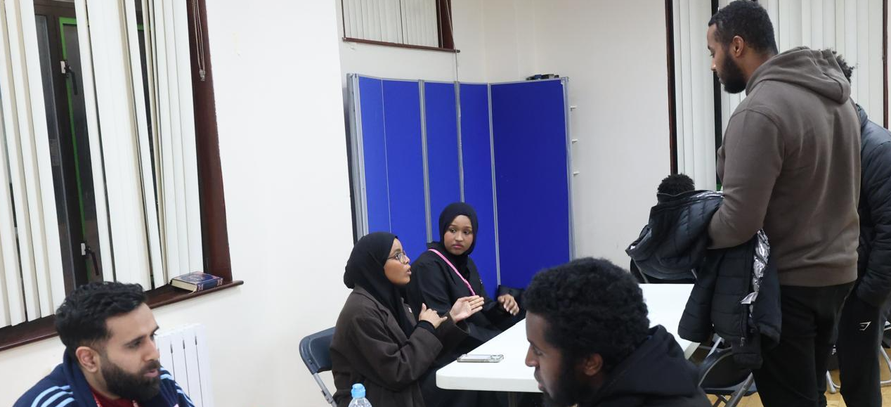 EXAMPLE A clip board holding a piece of paper with the title open projects, a laptop and pen laid out on a desk