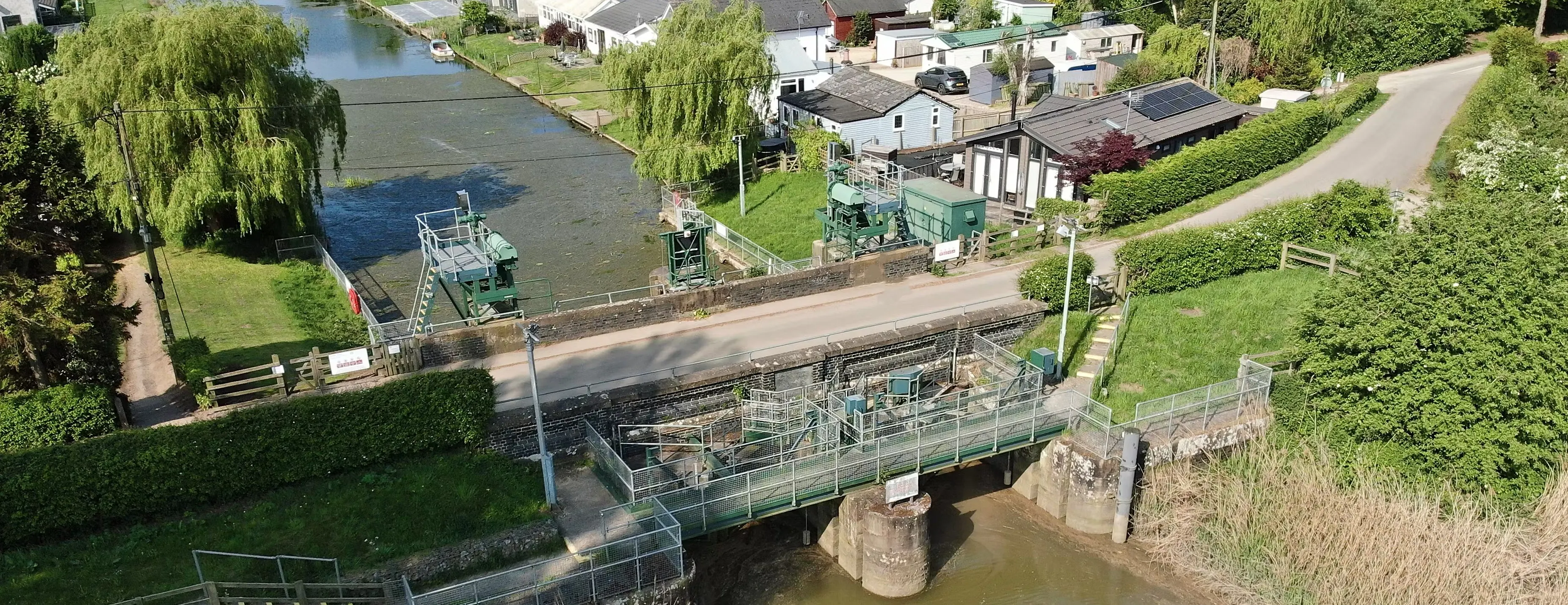 Image of Surfleet Sluice looking upstream on the River Glen, with the North side of Surfleet Reservoir behind