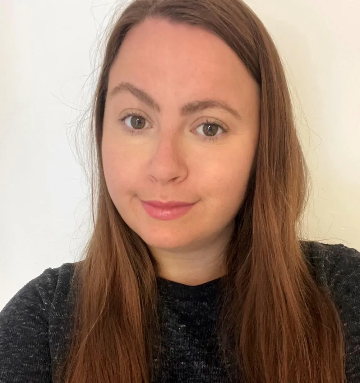 Aelod o'r tîm, Rebecca Colmer