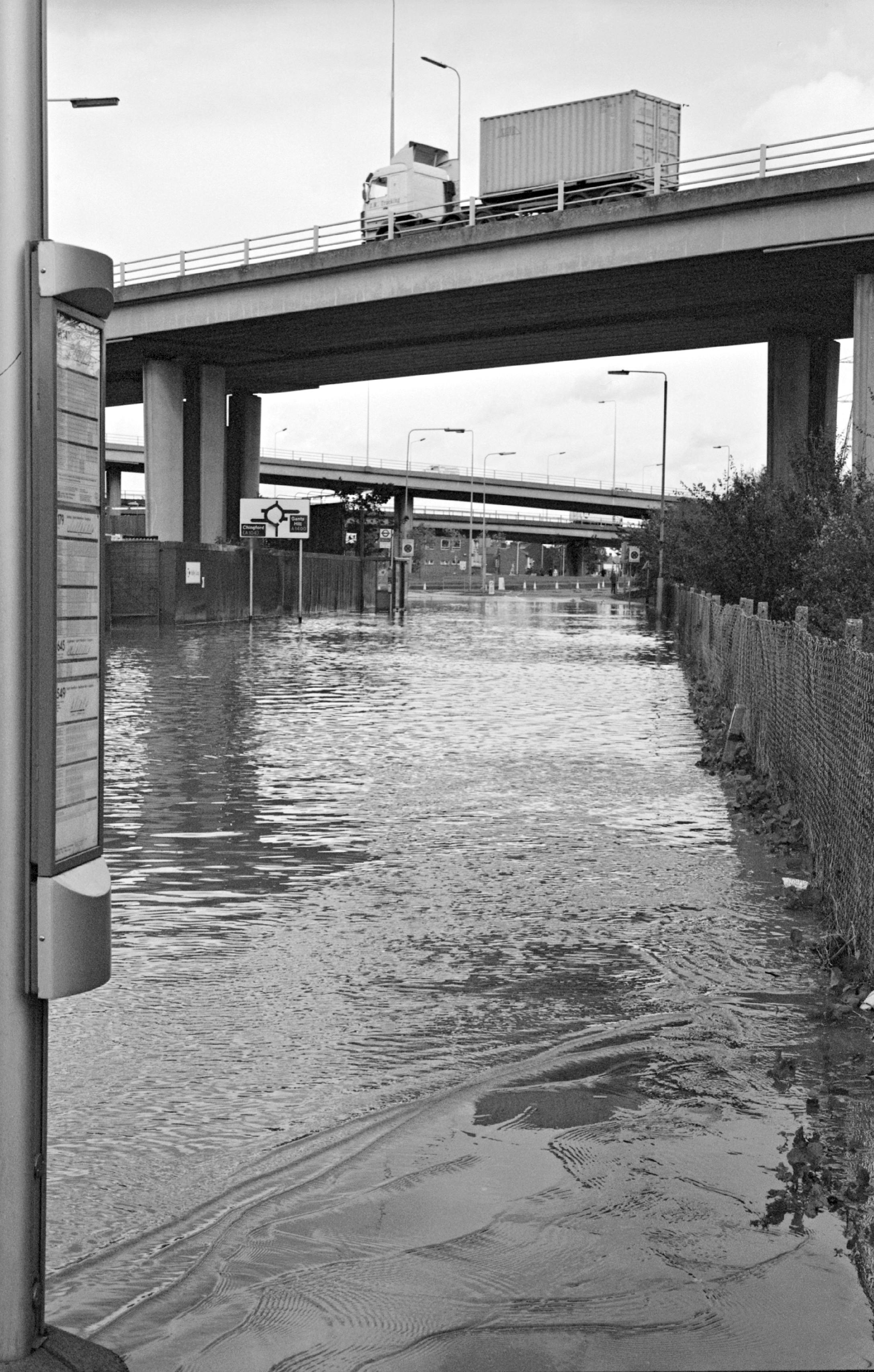 2000 flooding at Chigwell Road, Woodford under the A4061