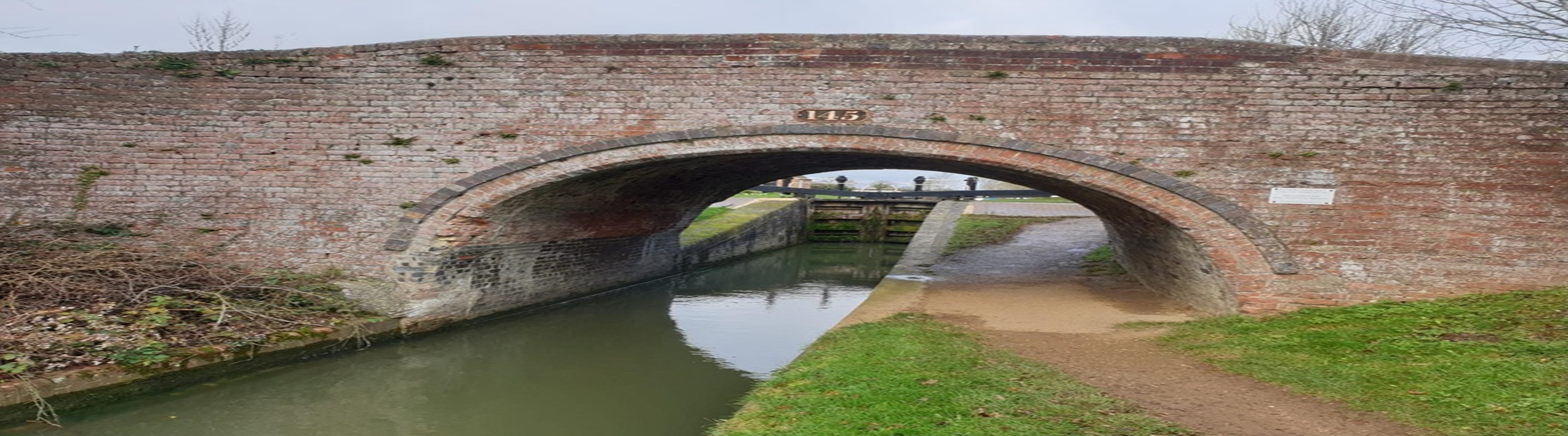 Photo of Claydon Canal bridge.