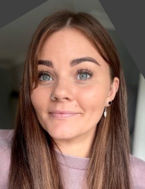 Aelod o'r tîm, Tori Reynolds