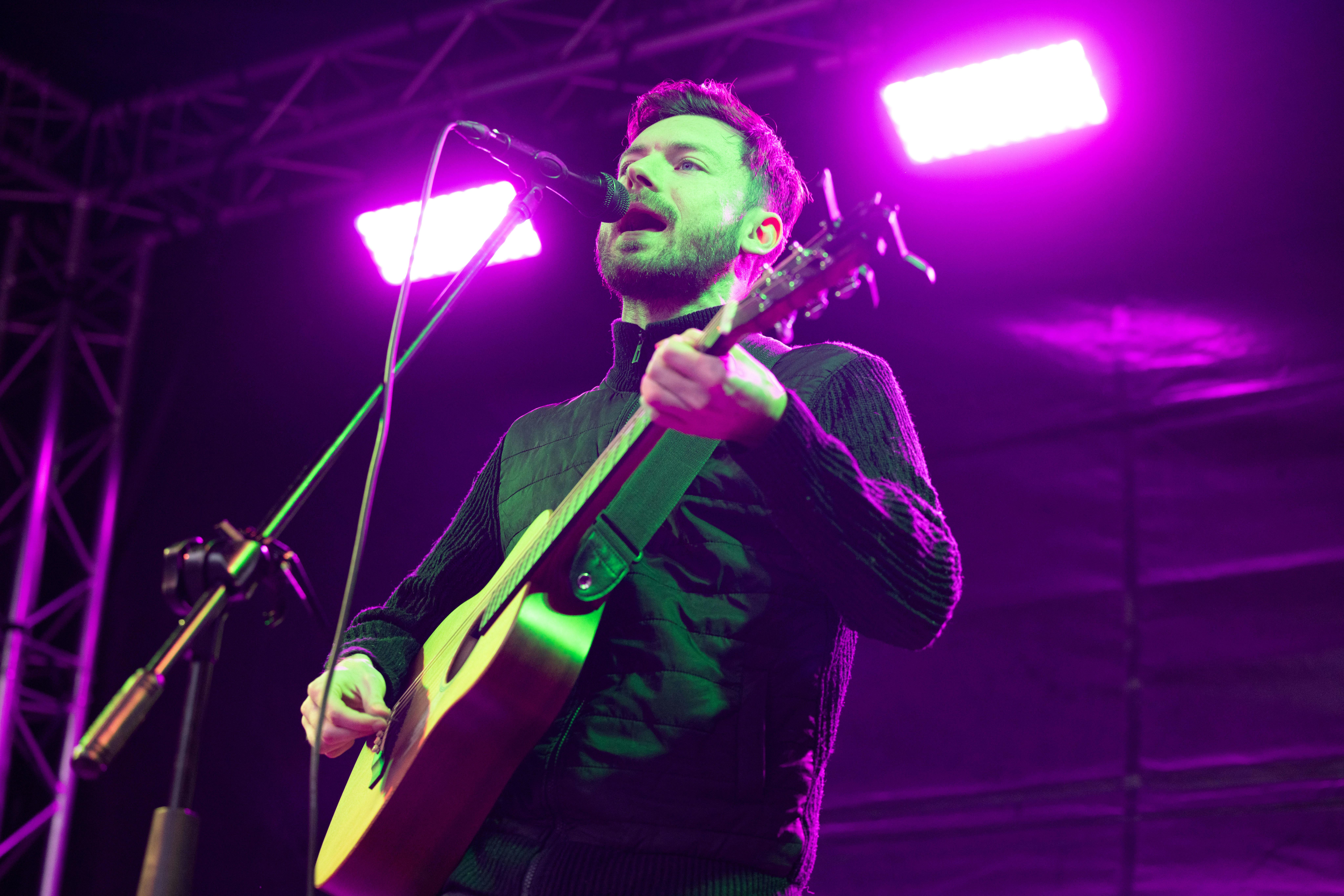 Singer 1 JMP_LEC_241124OKKXMASLIGHTS_39.JPG