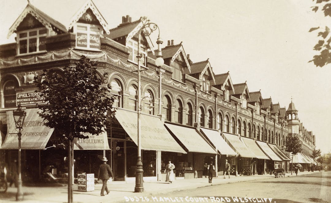 Picture of a section of Hamlet Court road from the past