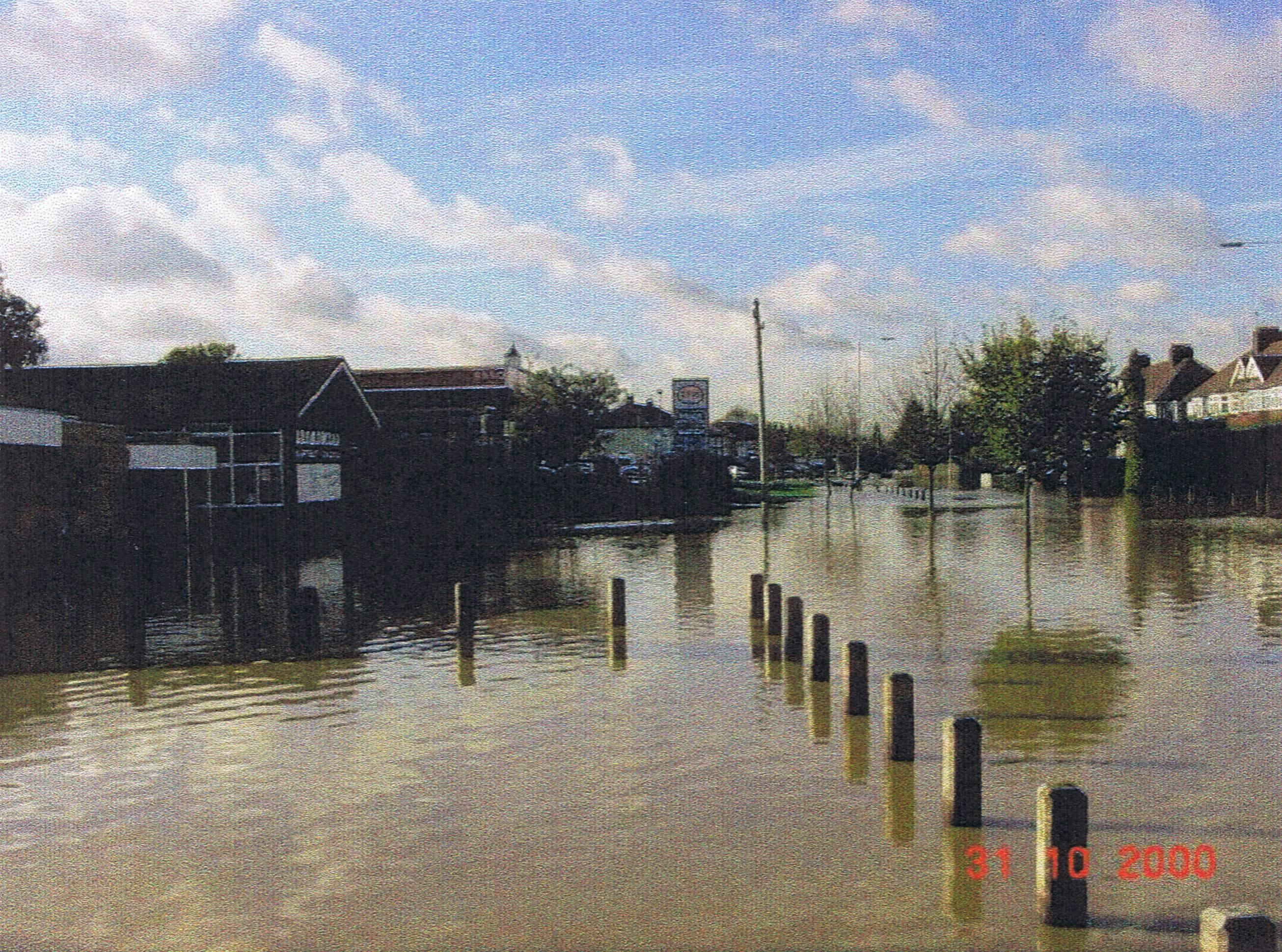 2000 flooding at Chigwell Road, Woodford
