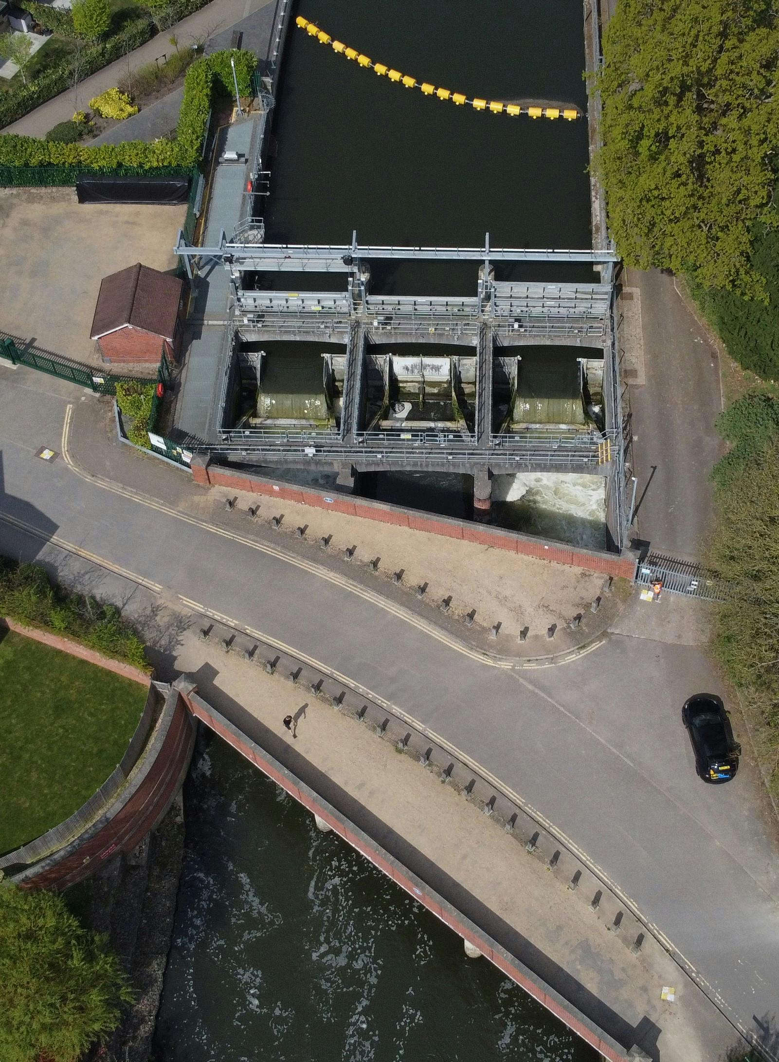 Taplow Weir - the intake structure close to the start of the Jubilee.jpg