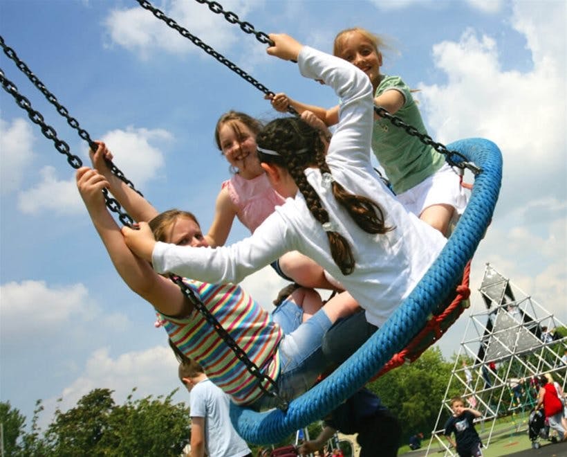 Cantilever Basket Swing 2