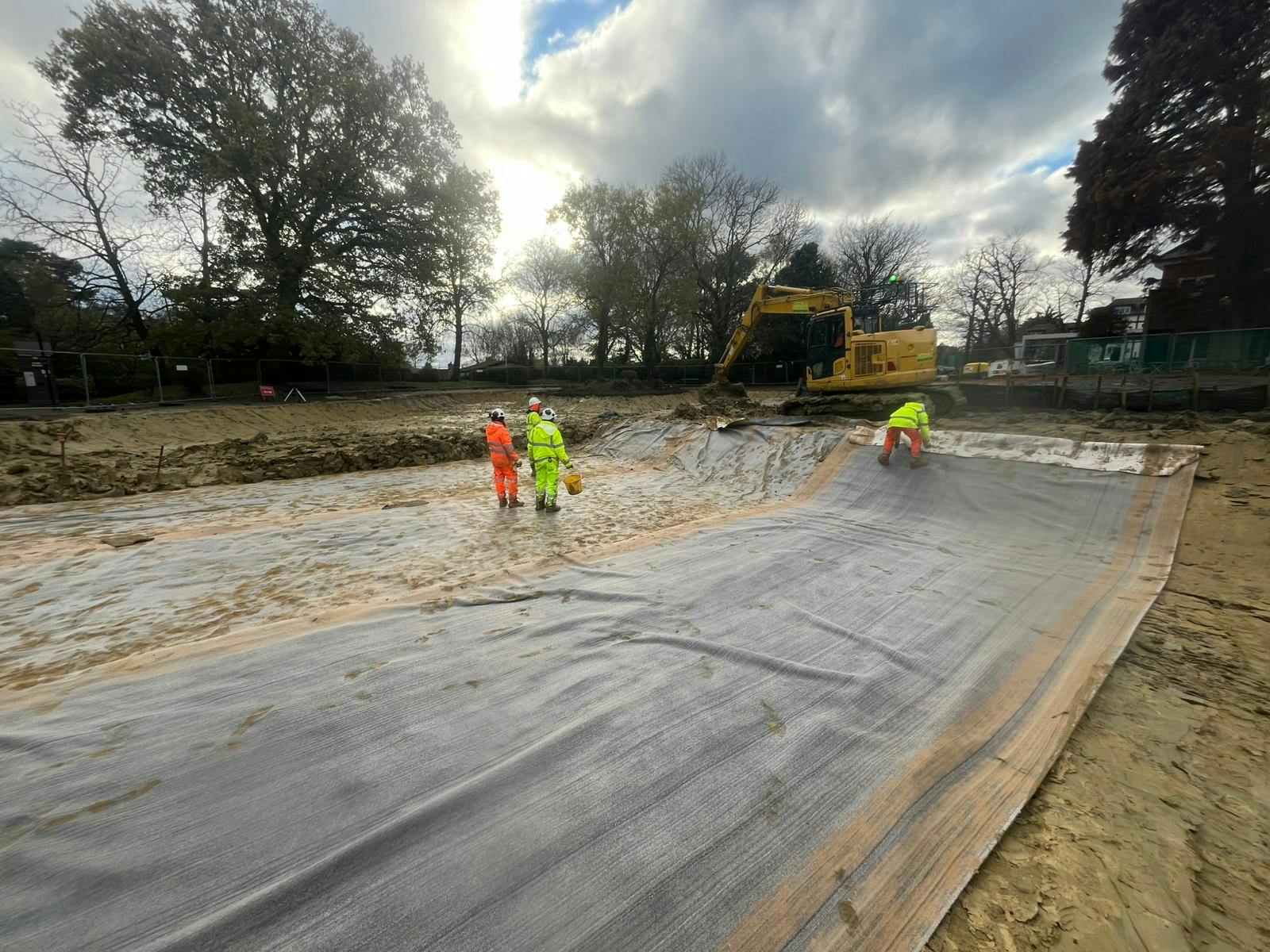 bentonite liner fitting (5).jpg