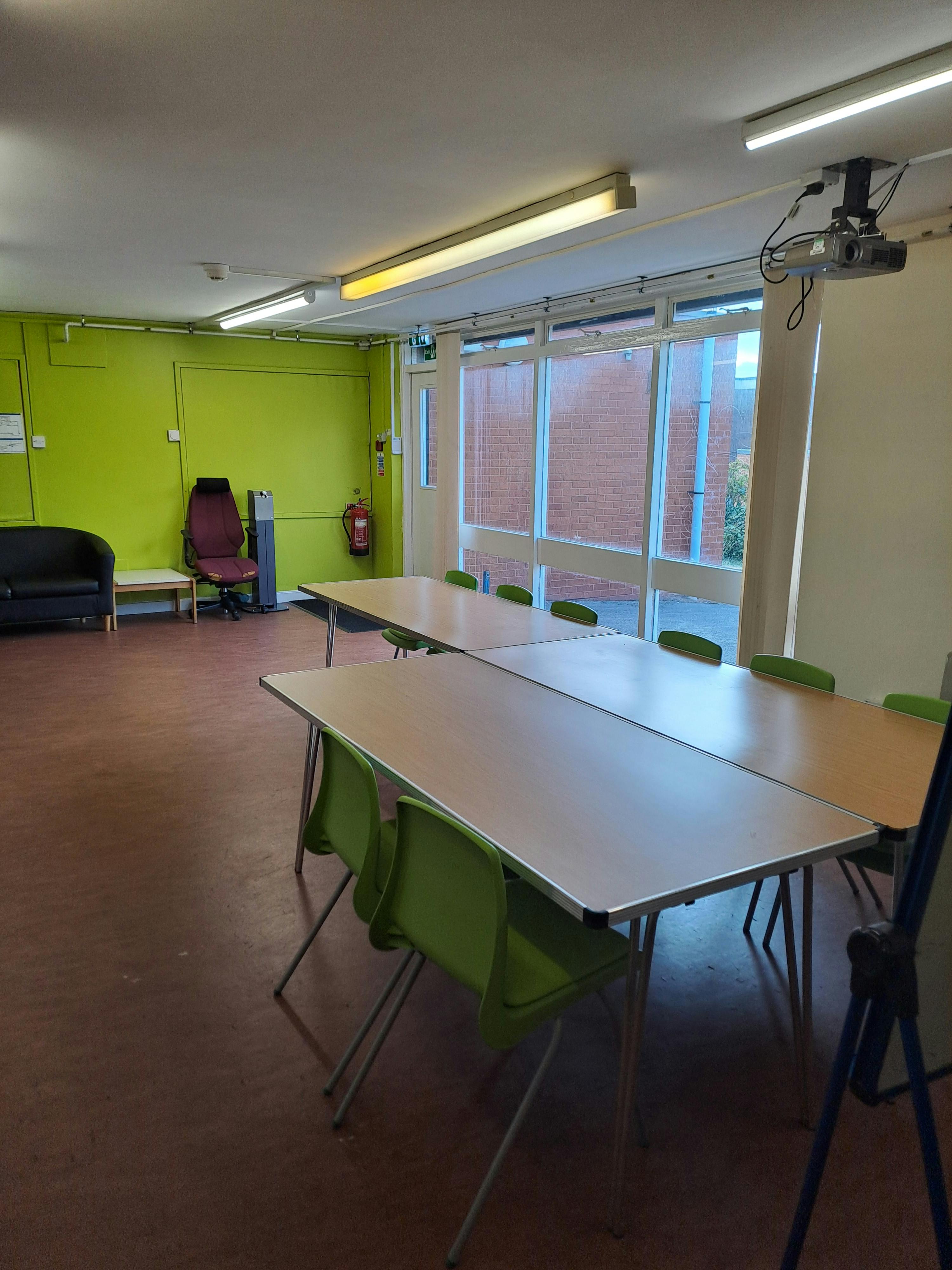 Da comm room2.jpg
