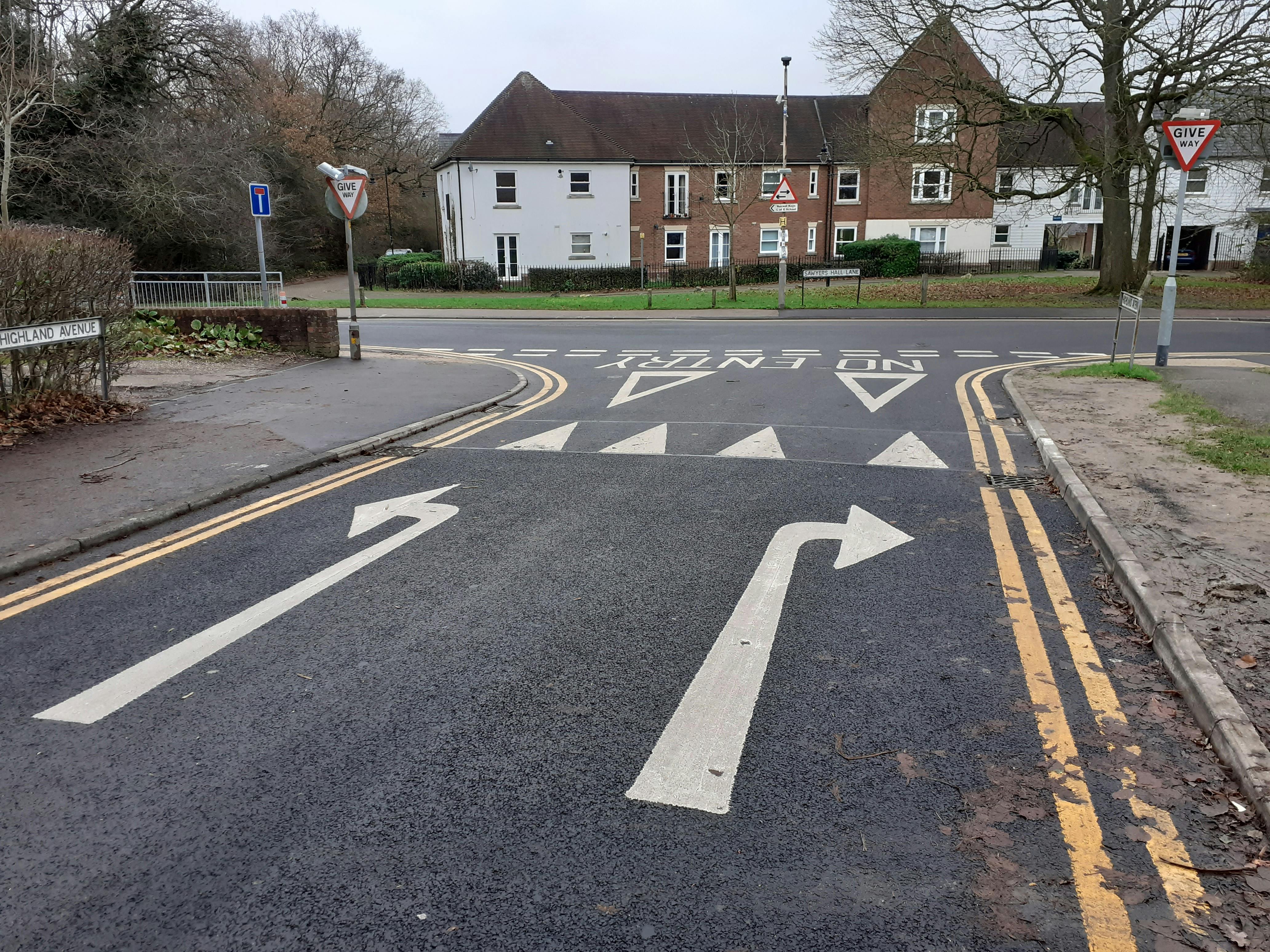 Highland Avenue and  Sawyers Hall lane junction 