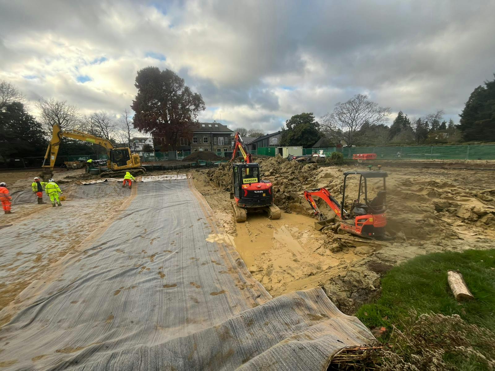 bentonite liner fitting (4).jpg