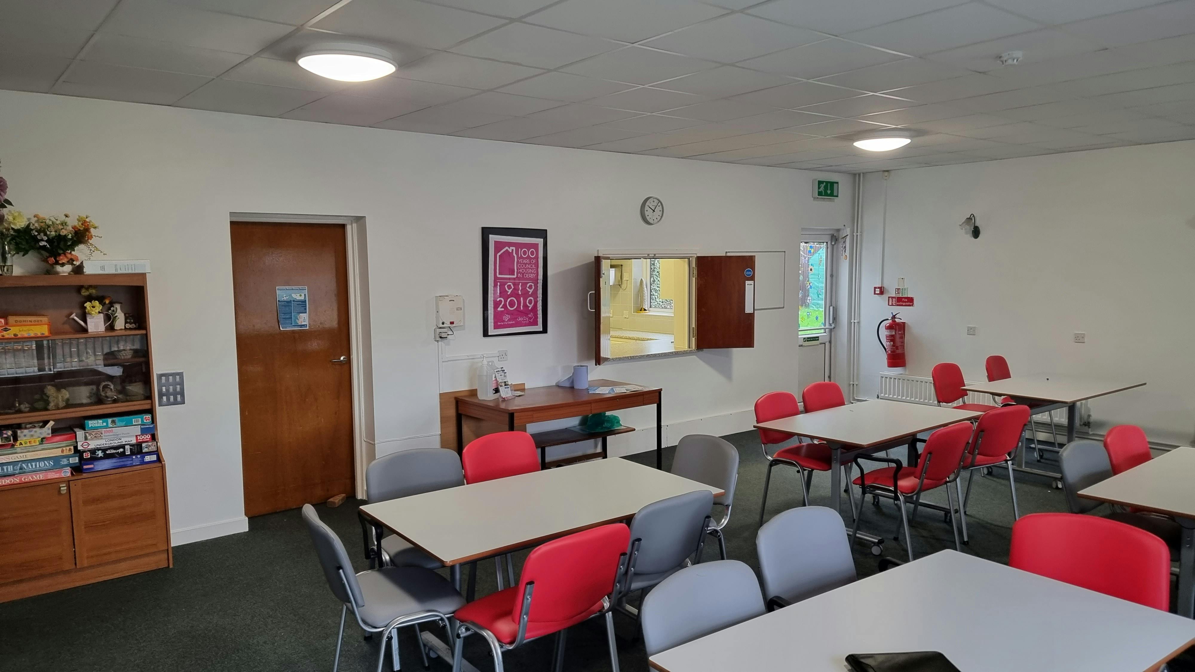 Acorn Close main room 2.jpg