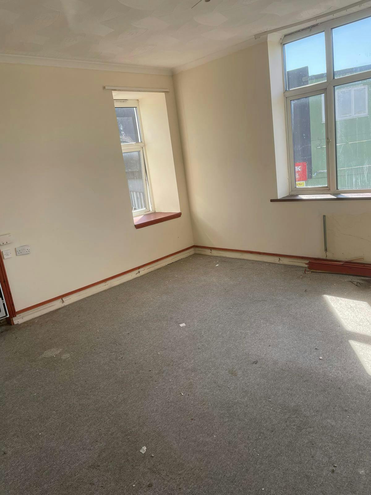 Flats 2-4 Truro Road First floor flat 4 Living Room 1.jpg