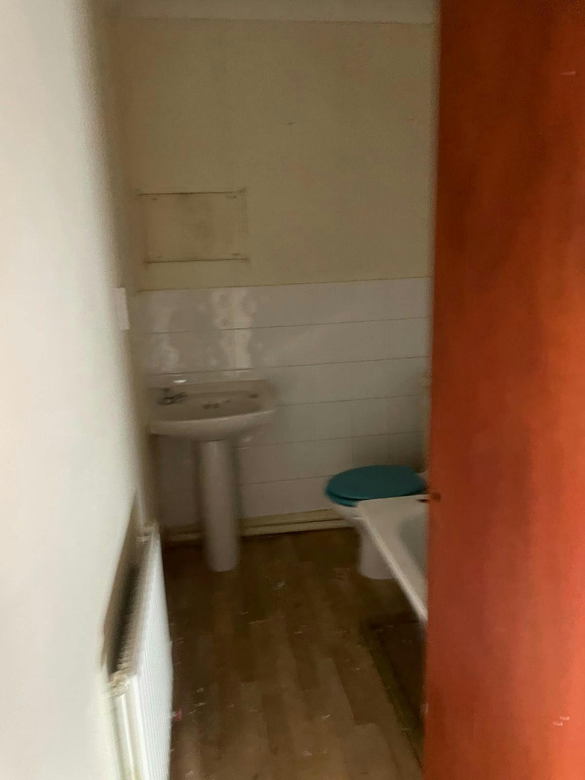 Flats 2-4 Truro Road Ground floor flat 2 Bathroom.jpg