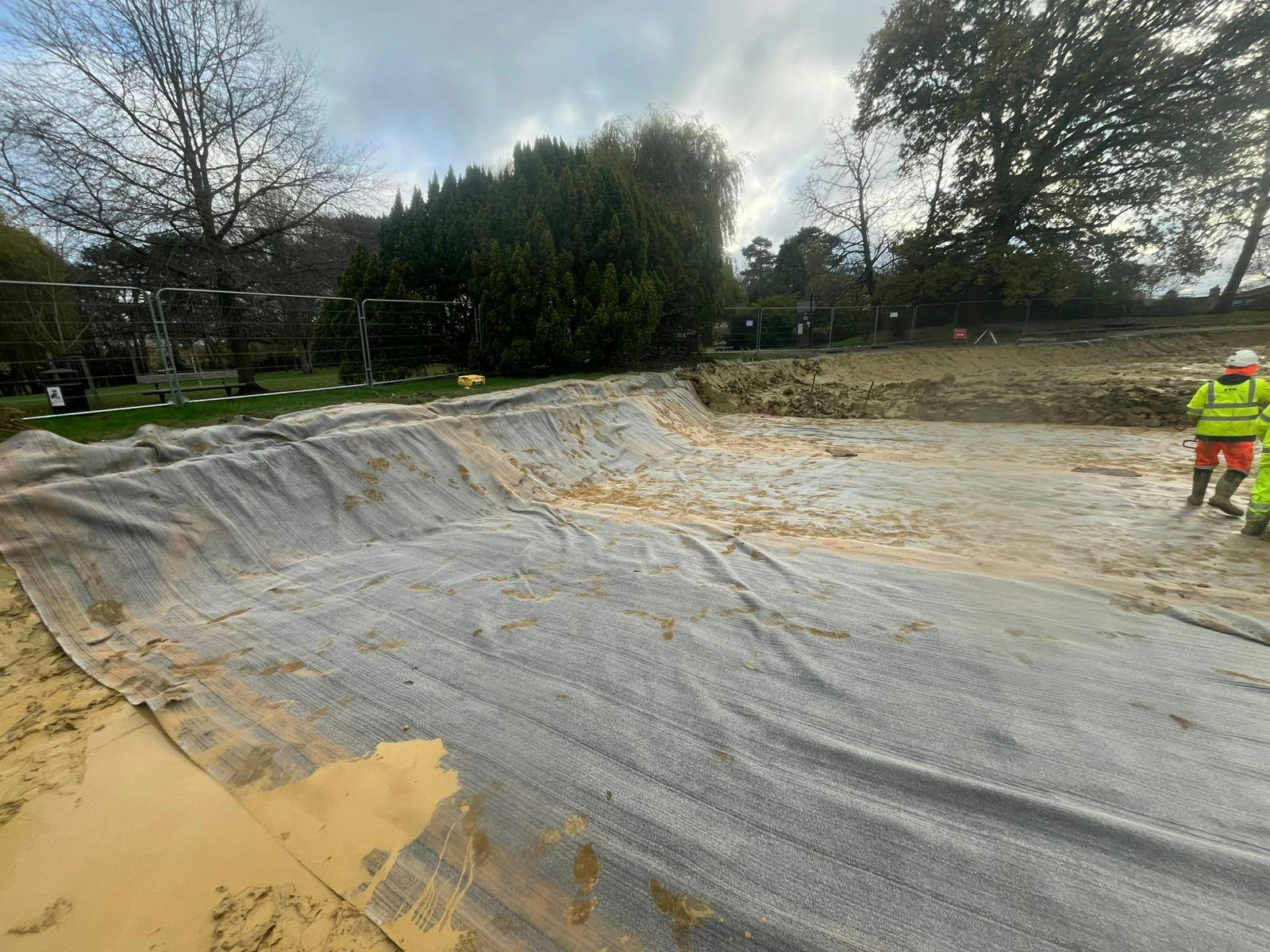 bentonite liner fitting (6).jpg